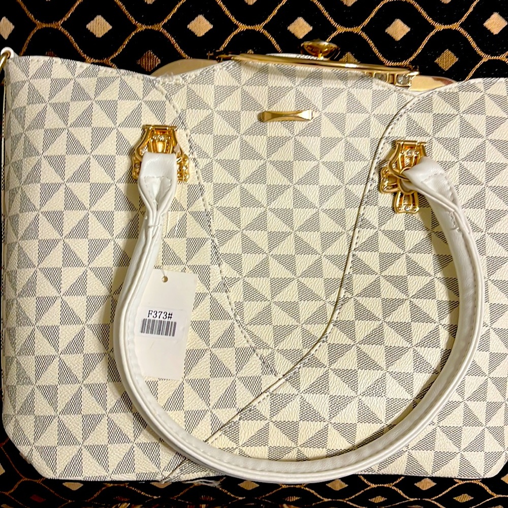 Two purses by the price of one! 😎